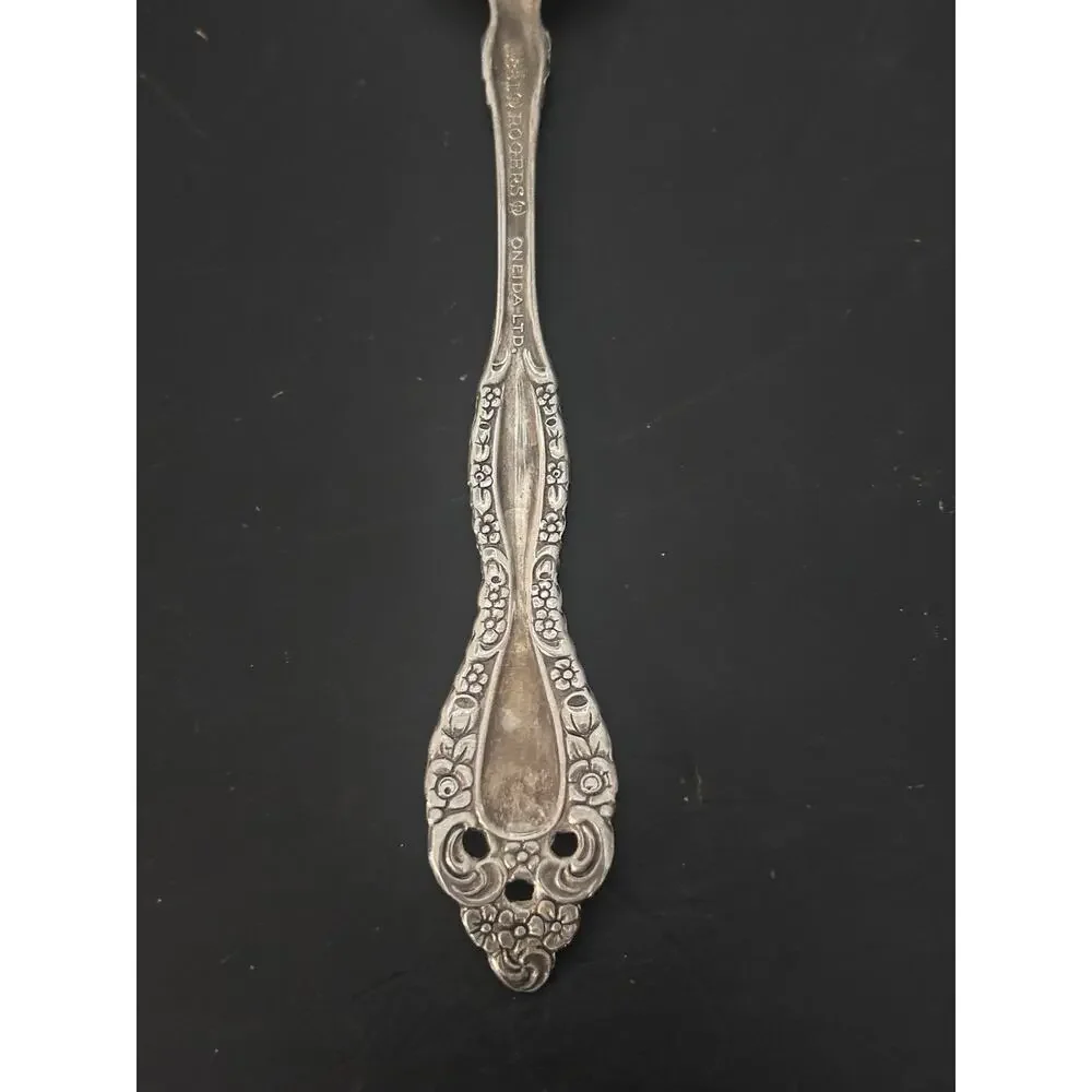 Vintage Meriden Silverplate First Lady Shell Serving Sugar Spoon Floral Ornate